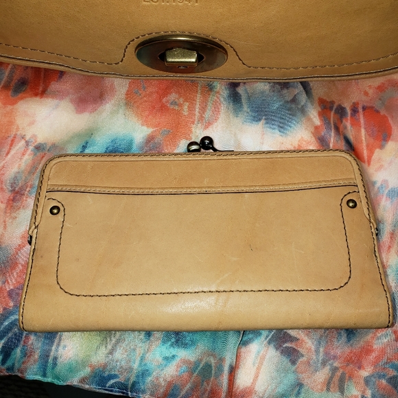 PRICE FIRM COACH LEGACY BAG & WALLET LEATHER SET. - Picture 5 of 16